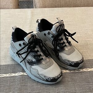 Heelys Gray and Black Roller Shoes